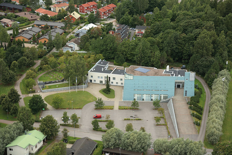 Helsingin piispan vierailu seurakunnassa ja kirkon 25-vuotisjuhla Helsingin piispan vierailu seurakunnassa ja kirkon 25-vuotisjuhla