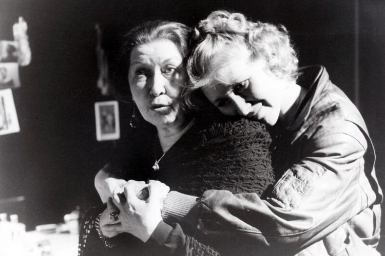 Taidetta Olotilassa. Teatteri Vantaan valokuvia ja leikekirjoja 30 vuoden ajalta Taidetta Olotilassa. Teatteri Vantaan valokuvia ja leikekirjoja 30 vuoden ajalta