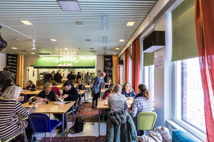 Tikkurilan seurakunnan nuorisotila täyttyi ruokailijoista