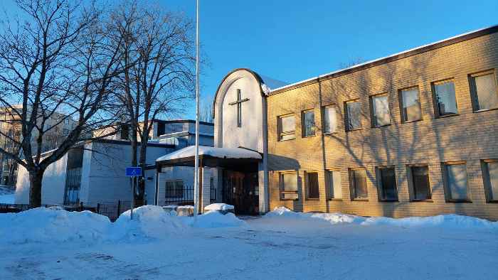 Hakunilan kirkko talvella