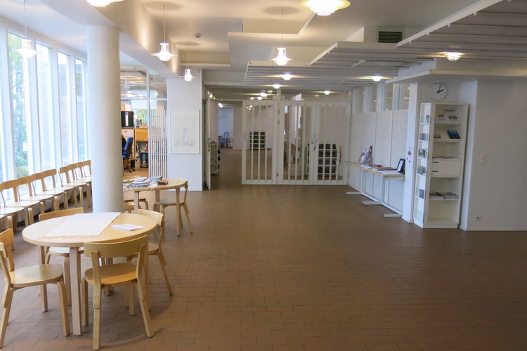 Avaa kuva isommaksi kirkon aula_M.