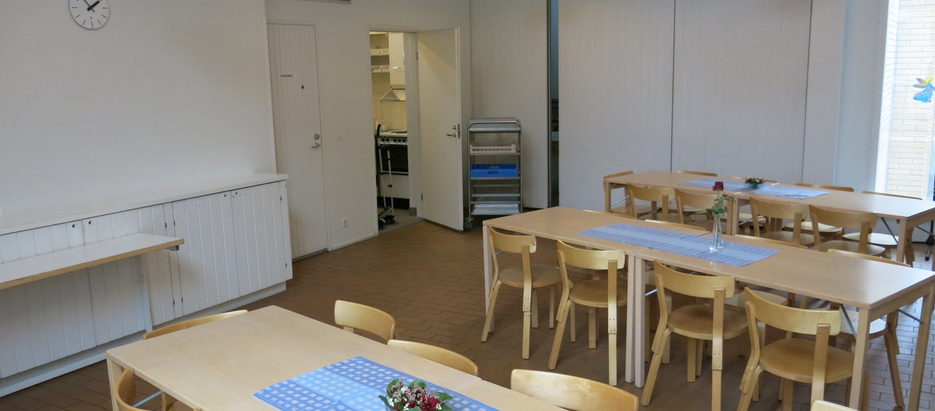 Avaa kuva isommaksi pieni seurakuntasali2_XL.
