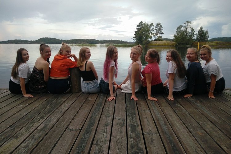 Hyvin Luoja luoda taisi - Porvoon seurakunnan lapsi- ja nuorisokuorot laulavat Hyvin Luoja luoda taisi - Porvoon seurakunnan lapsi- ja nuorisokuorot laulavat