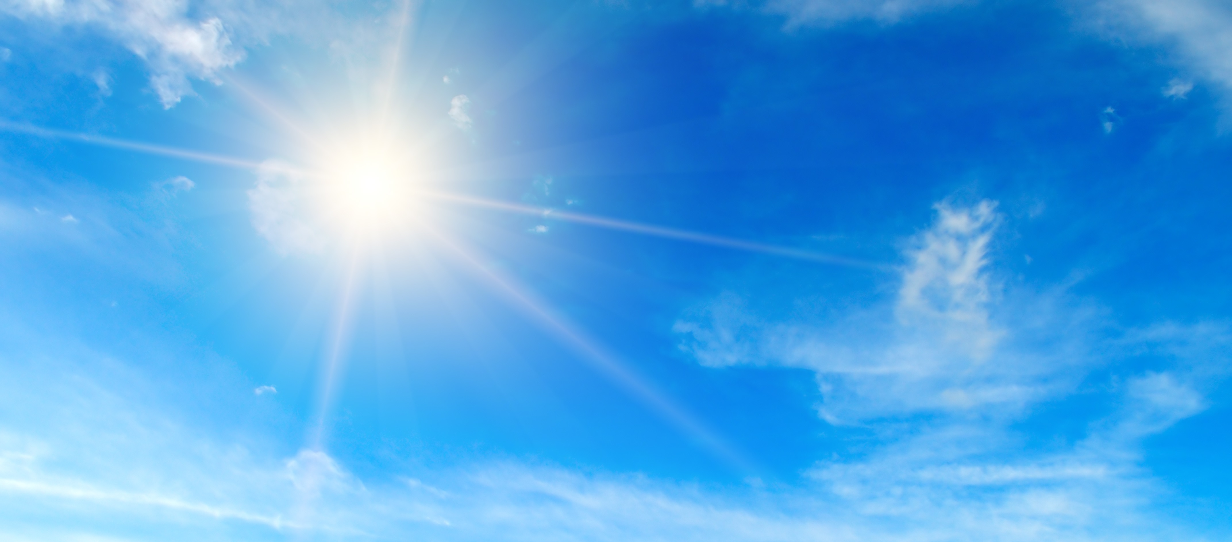 Jumalanpalvelus etänä Rekolan kirkosta Kirkas aurinko taivaalla.