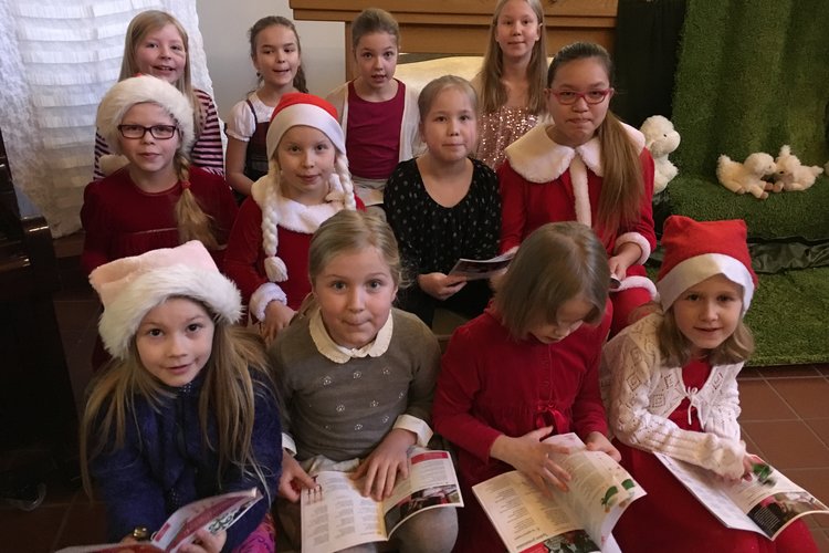 Lapsiperheiden puurojuhla ja lasten kauneimmat joululaulut Lapsiperheiden puurojuhla ja lasten kauneimmat joululaulut