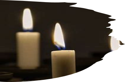 Kaksi valkoista kynttilää valaisevat pimeyden.