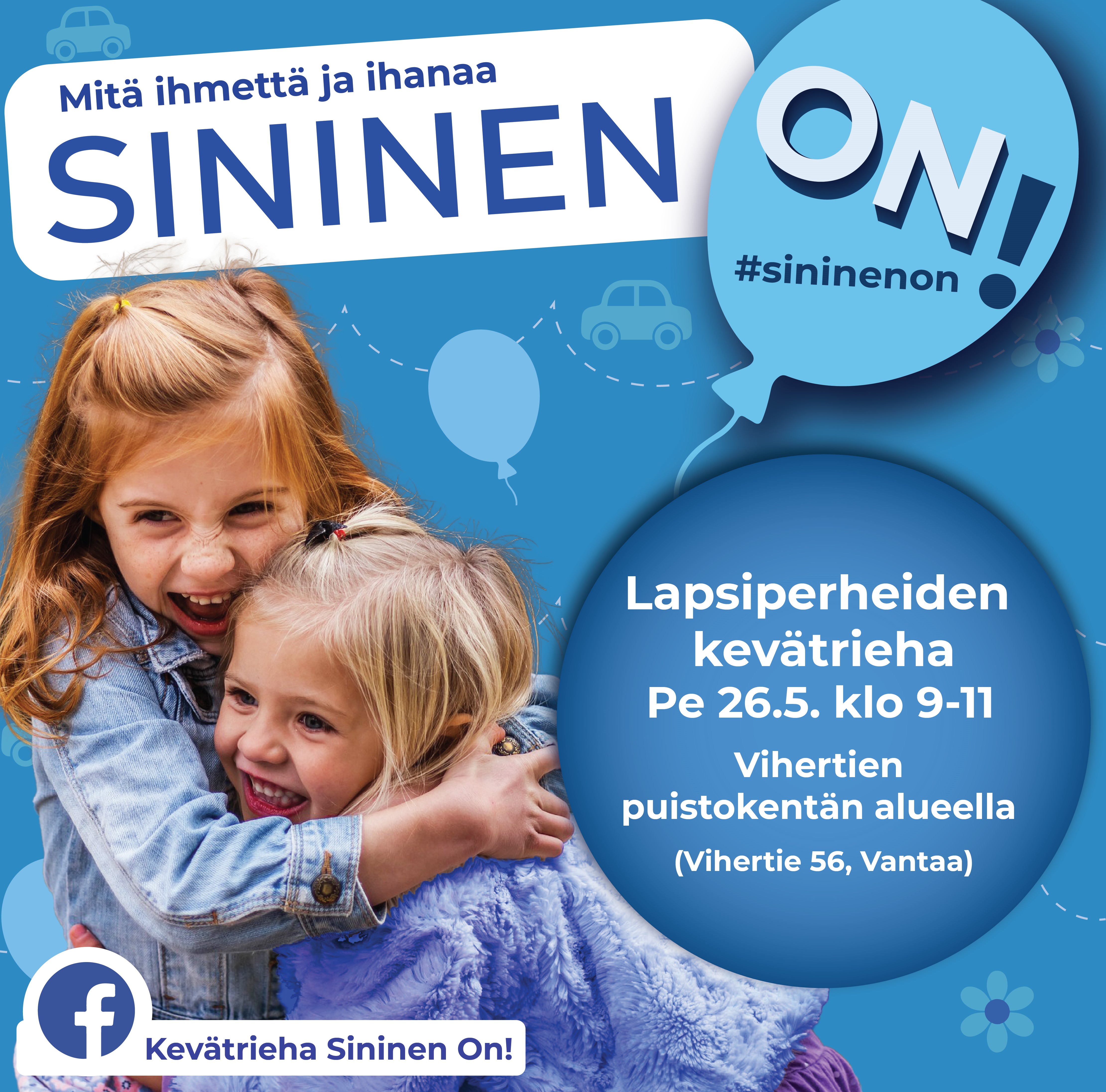 Kaksi pikkutyttöä sinisissä takeissa halaa toisiaan ja kikattaa
