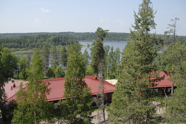 Adventtiretriitti - avaudun joulun sanomalle Nuottakodon leirikeskus järven rannalla