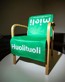 Huolituoli tuoli huolituolilogolla