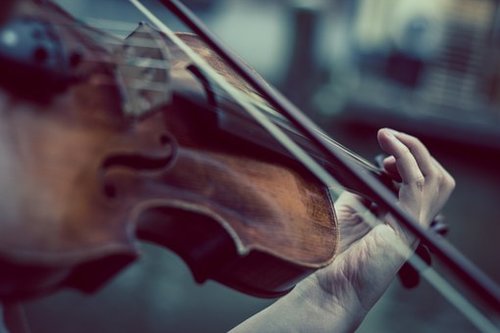 Viulumusiikkia ja iltateetä Viulumusiikkia ja iltateetä