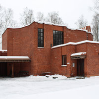 Avaa kuva isommaksi Kirkko sisäpihalta katsottuna