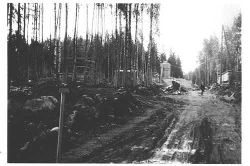 Avaa kuva isommaksi Kivistön kirkkoa rakennetaan 1960-luvulla.