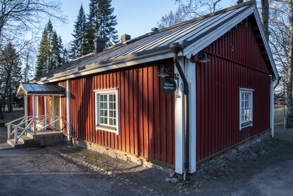 Avaa kuva isommaksi Pakarituvan sivukuva