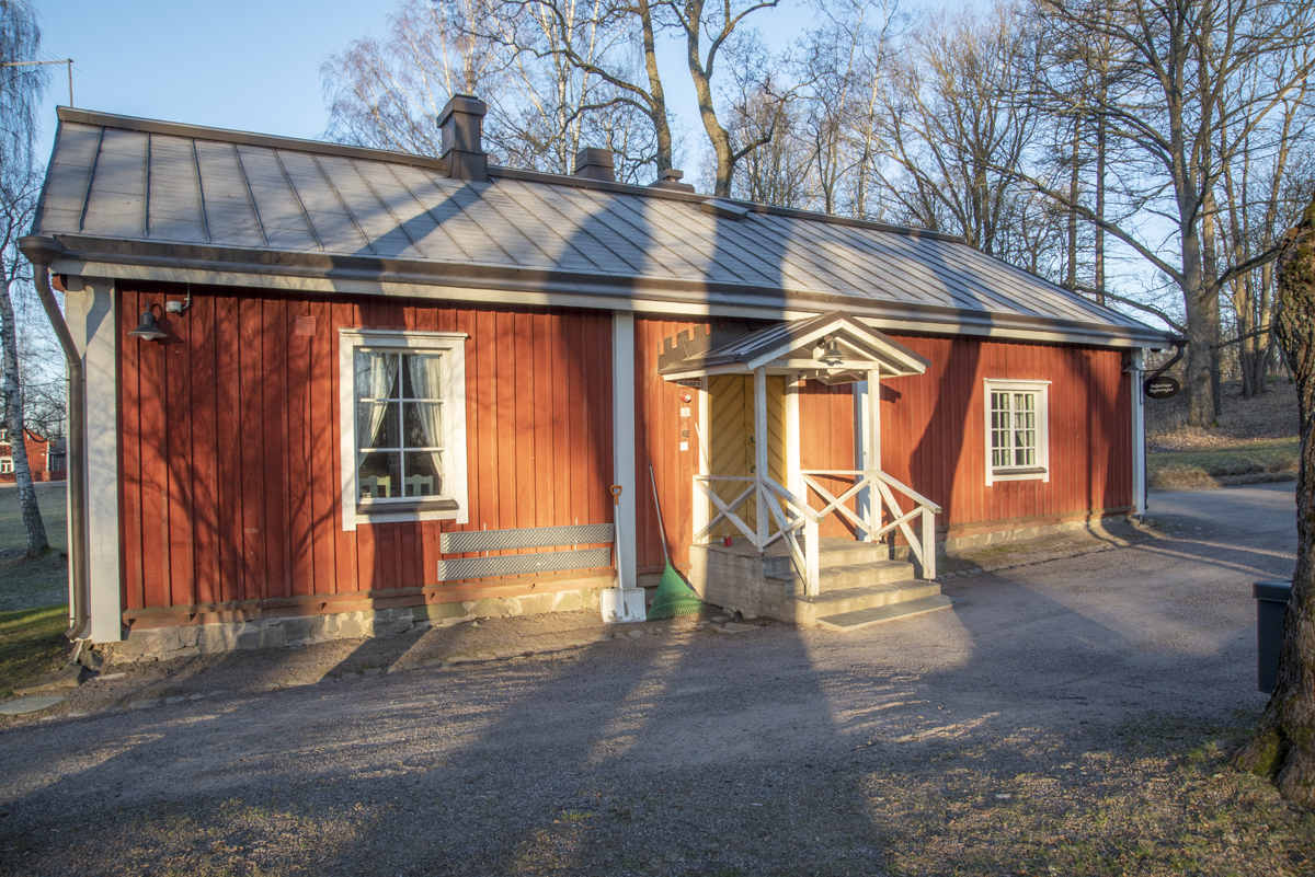 Avaa kuva isommaksi Pakaritupa edestä