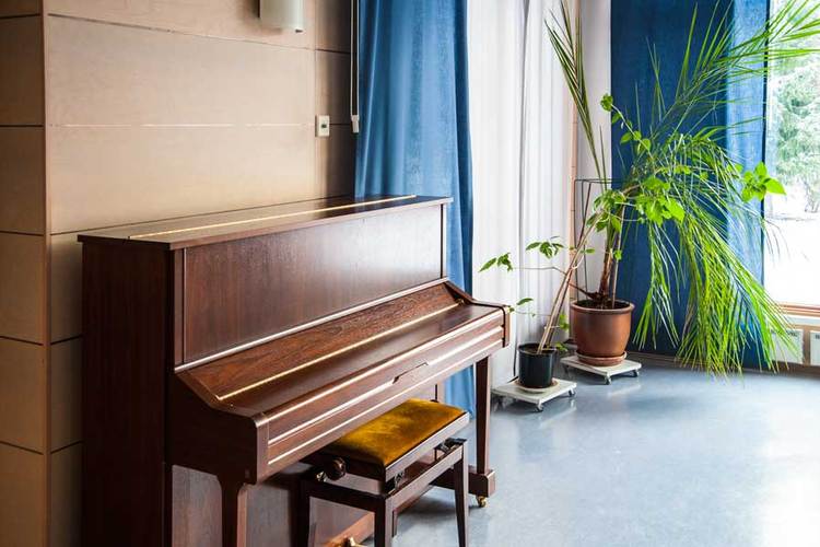 Avaa kuva isommaksi Salissa on piano