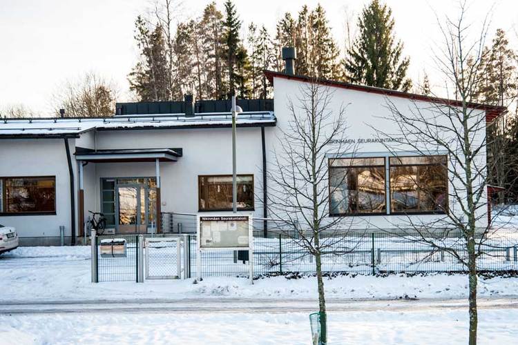 Avaa kuva isommaksi nikinmaki-ulko-etupuoli2_M.