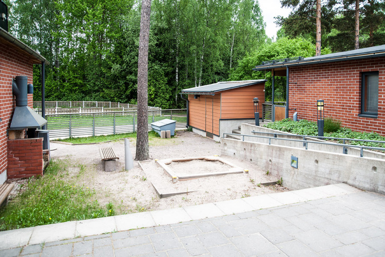 Avaa kuva isommaksi Sisäpiha