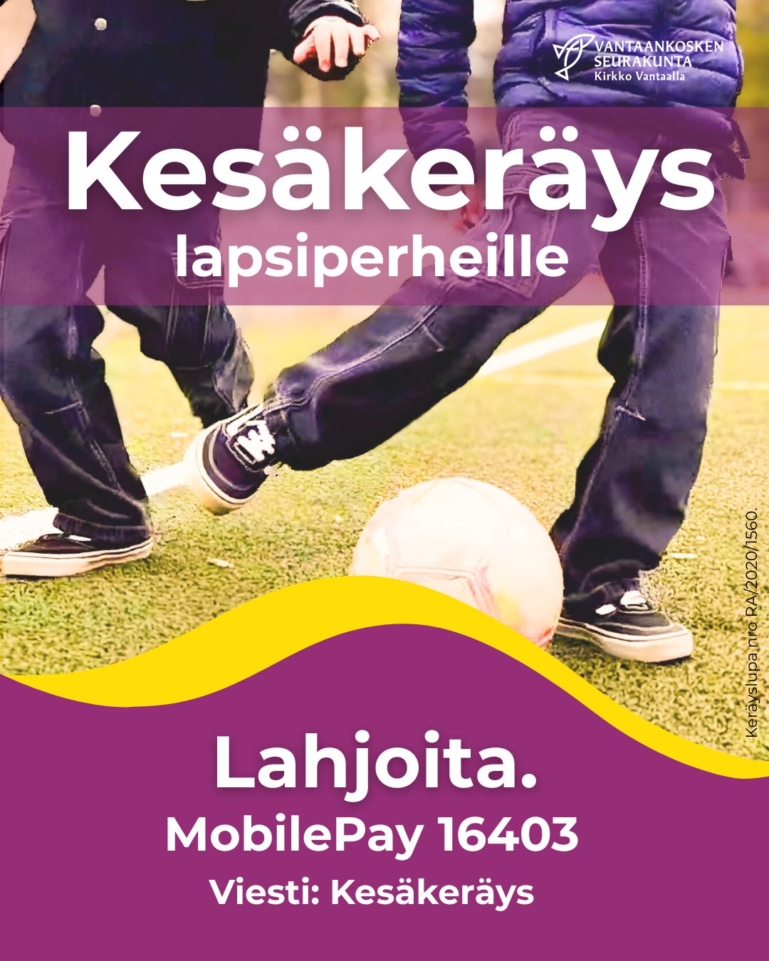Lapset pelailevat jalkapalloa